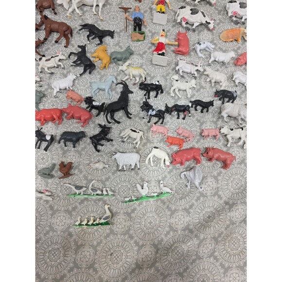Vintage Plastic Farm Animals Figures Toy Lot Horses Cows Pigs‎ Miniature Playset - Picture 6 of 8